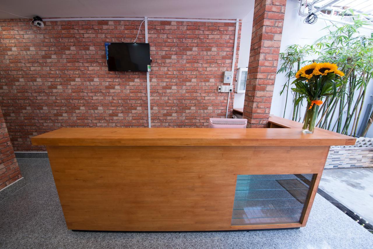 Ana'S House Hostel На Транг Екстериор снимка